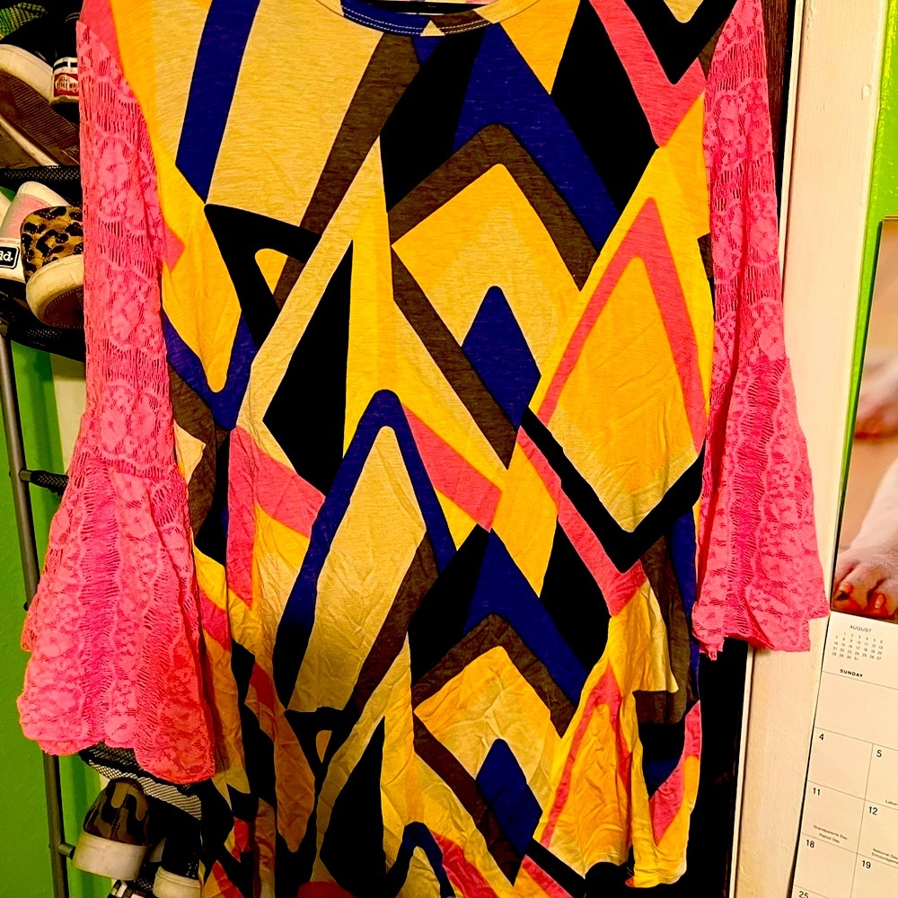 XL blouse with pink lace bell sleeves